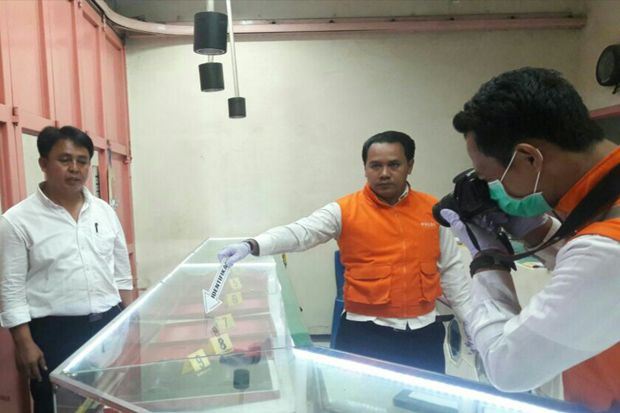 Perampok Bersenpi Gasak...