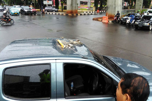 Coran Jalan Layang Terkelupas,...