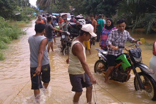Banjir Mandailing Natal,...