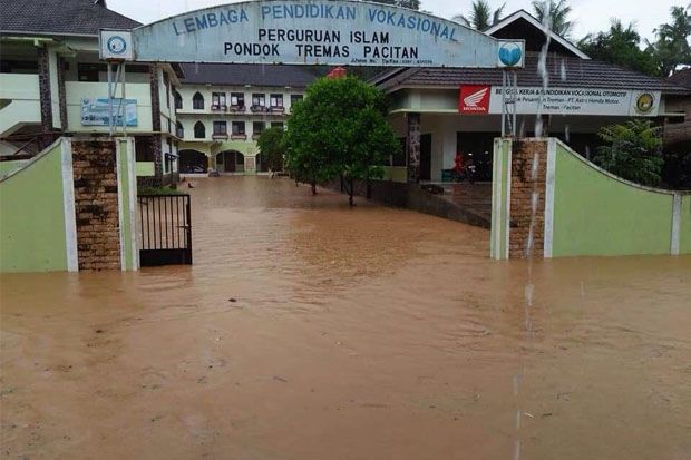 Hujan Deras sejak Senin,...
