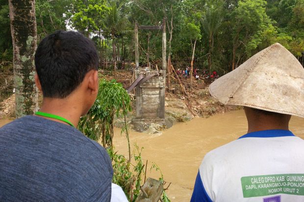 Terjebak Banjir, Bantuan...
