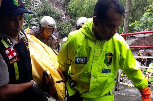 Tiga Korban Longsor...