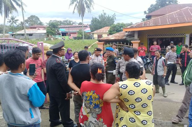 Protes Pembangunan Menara...