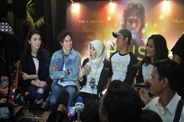 Chrisye Memberikan Banyak...