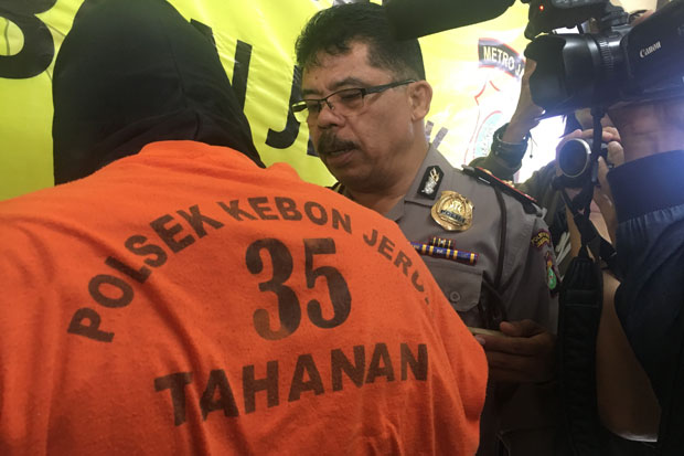 Beraksi di kebon Jeruk,...