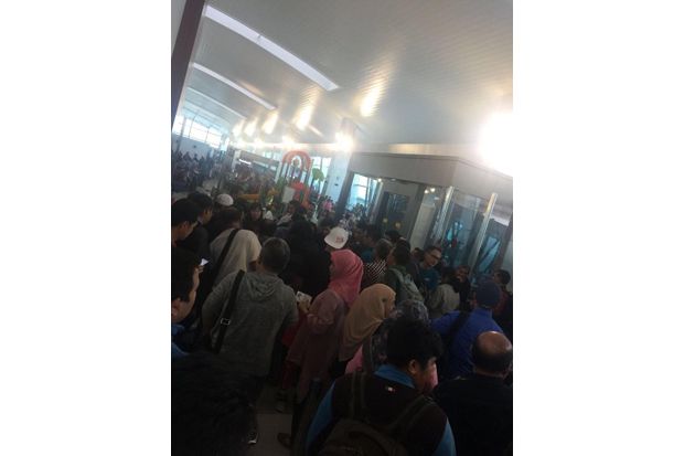 Penerbangan Delay Berjam-jam,...