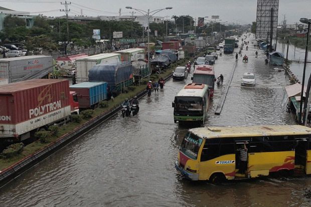 Banjir Rob Genangi Jalur...