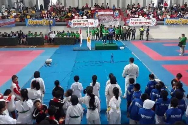 Ratusan Karateka Perebutkan...