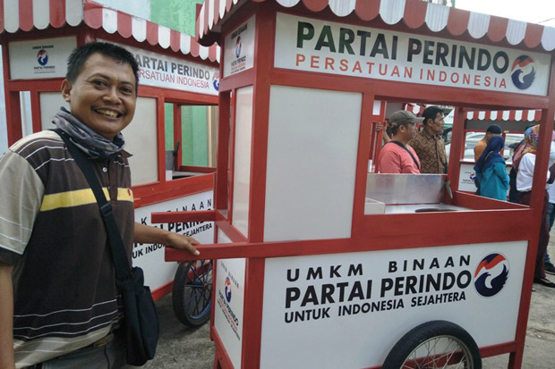 Terima Gerobak Perindo,...