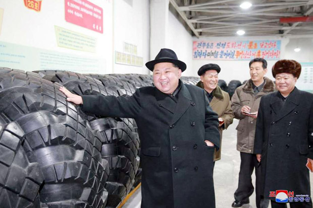Jong-un Kunjungi Pabrik...