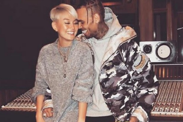 Agnez Mo dan Chris Brown...