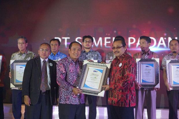 Petrokimia Gresik Raih...