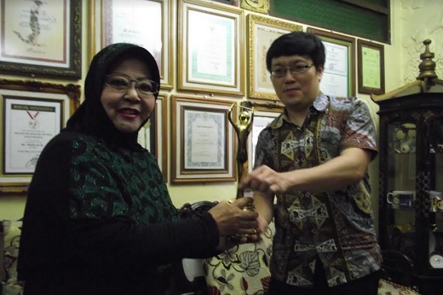 Maestro Keroncong Waljinah...