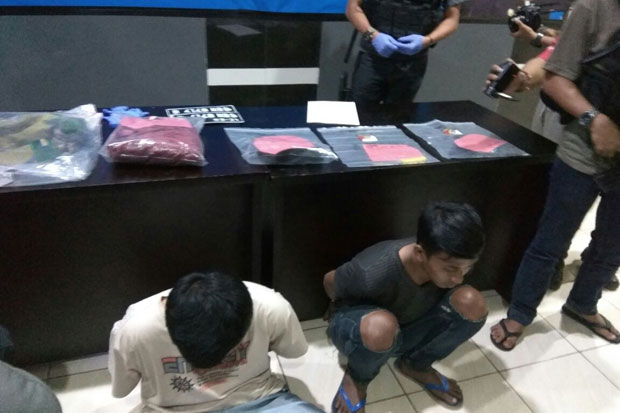 Kabur ke Jawa Barat,...