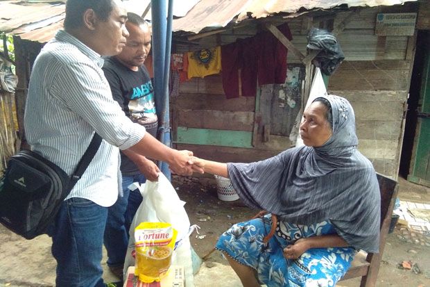 Tim Isnan Serahkan Bantuan...