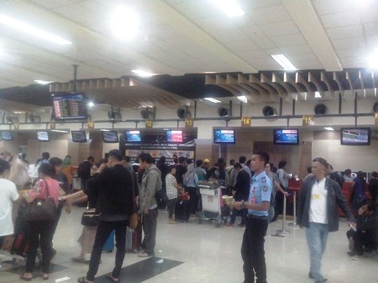 Bandara Sam Ratulangi...