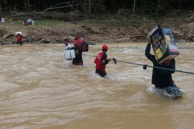 PKPU Evakuasi Warga...