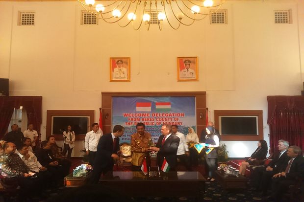 Kerja Sama dengan Hungaria,...