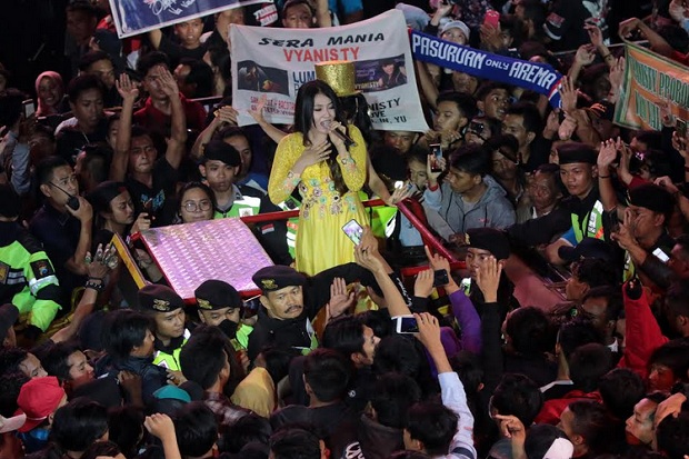 Ayu Ting Ting dan Via...