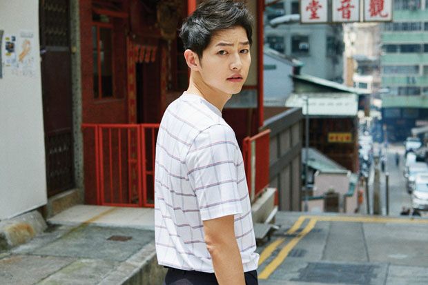 Song Joong Ki Beli Buku...
