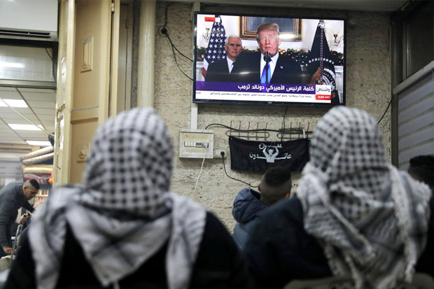 Protes Anti Trump, Warga...