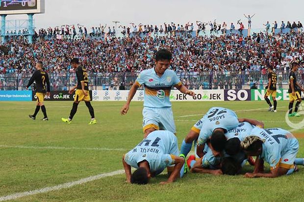 Persela Seleksi Empat...