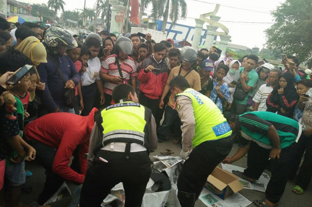 Tabrak Sepeda Motor,...