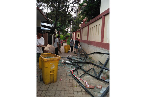 Jendela Kaca Gedung...