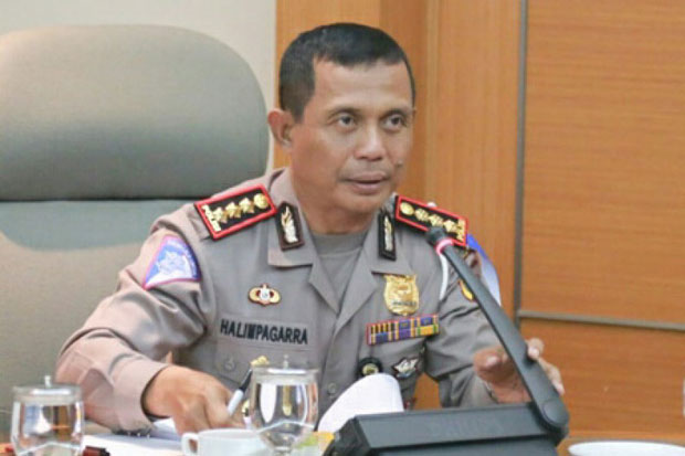 Kasus Dewi Perssik,...