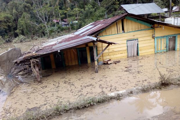 Solok Diterjang Banjir...