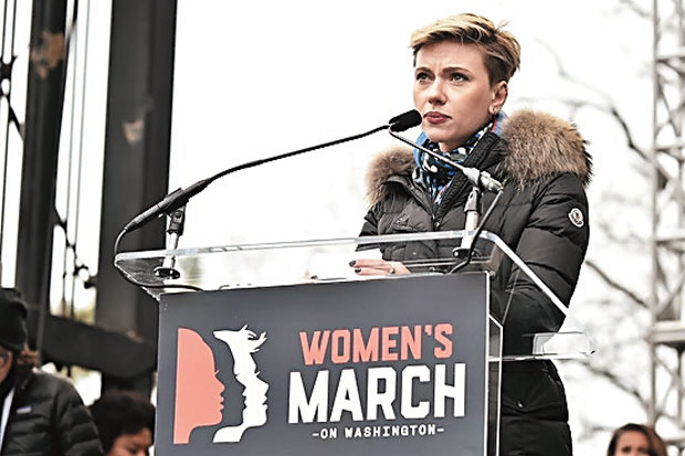 Scarlett Johansson Pertimbangkan...