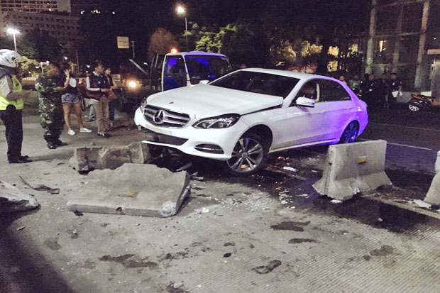 Mobil Mercy Dikemudikan...