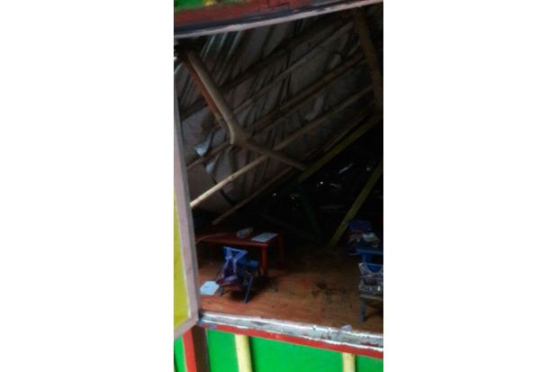 Pohon Tumbang Timpa...