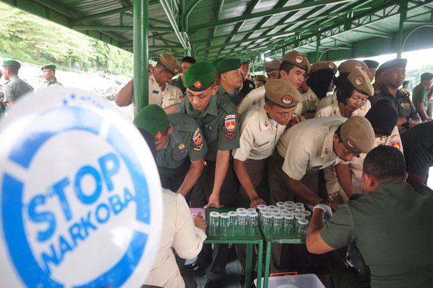 Prajurit Kodam IV/Diponegoro...