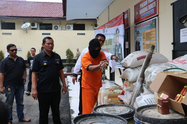 Polisi Bongkar Pabrik...