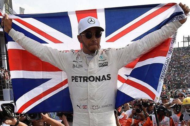 Lewis Hamilton Pilih...