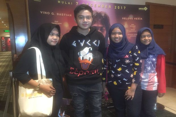 Ikut Nobar Chrisye,...