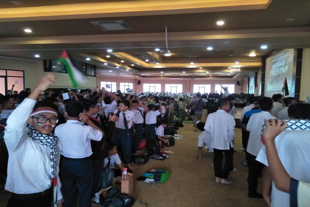 Ribuan Siswa Doa Bersama...