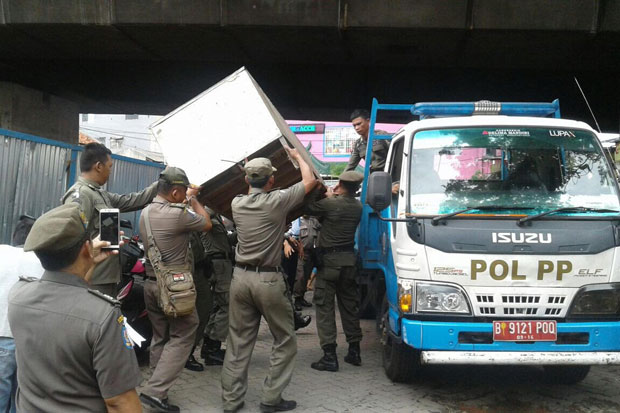 Ganggu Pengendara dan...