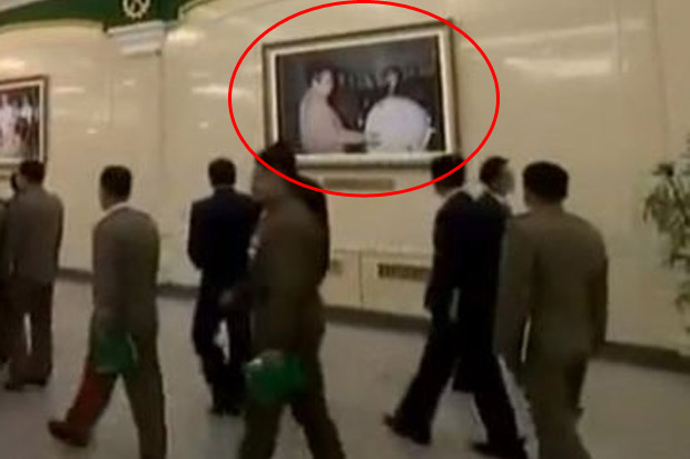 Kim Jong-il Berfoto...