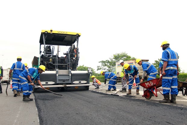 Pengaspalan Tol Tangerang-Merak...
