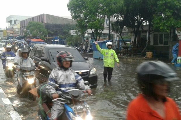 Diguyur Hujan Dua Jam,...