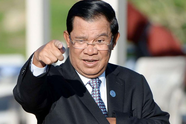 Hun Sen Tantang AS dan...