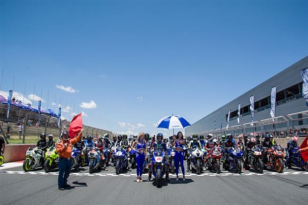 Pembalap Yamaha Cetak...