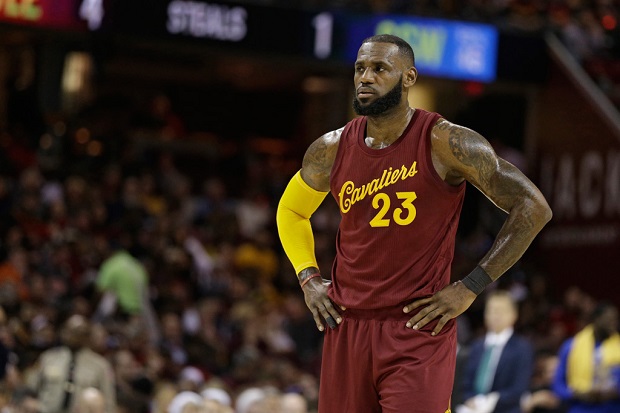 LeBron James Cetak Triple-Double...