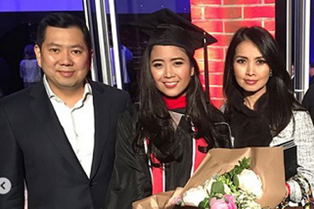 Putri Ketiga Wisuda,...