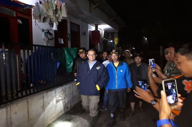 Anies Baswedan Tinjau...