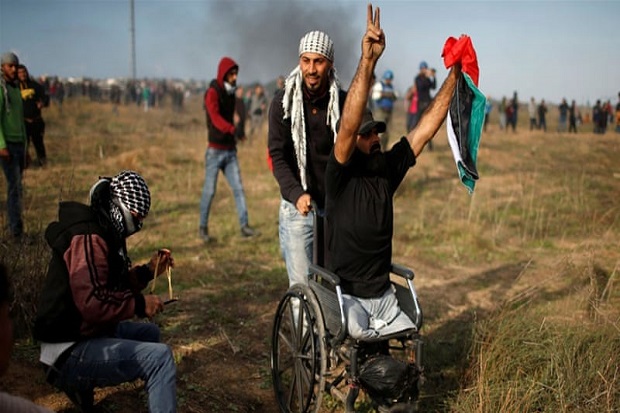 Demonstran Kursi Roda...