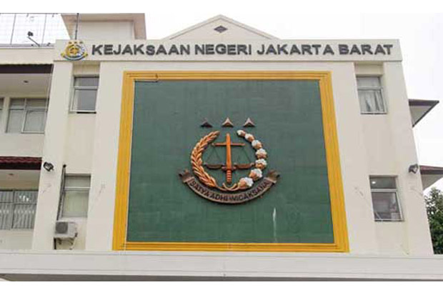 Kejari Jakbar Raih Predikat...