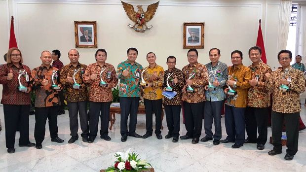 Pembangkit PLN Raih...